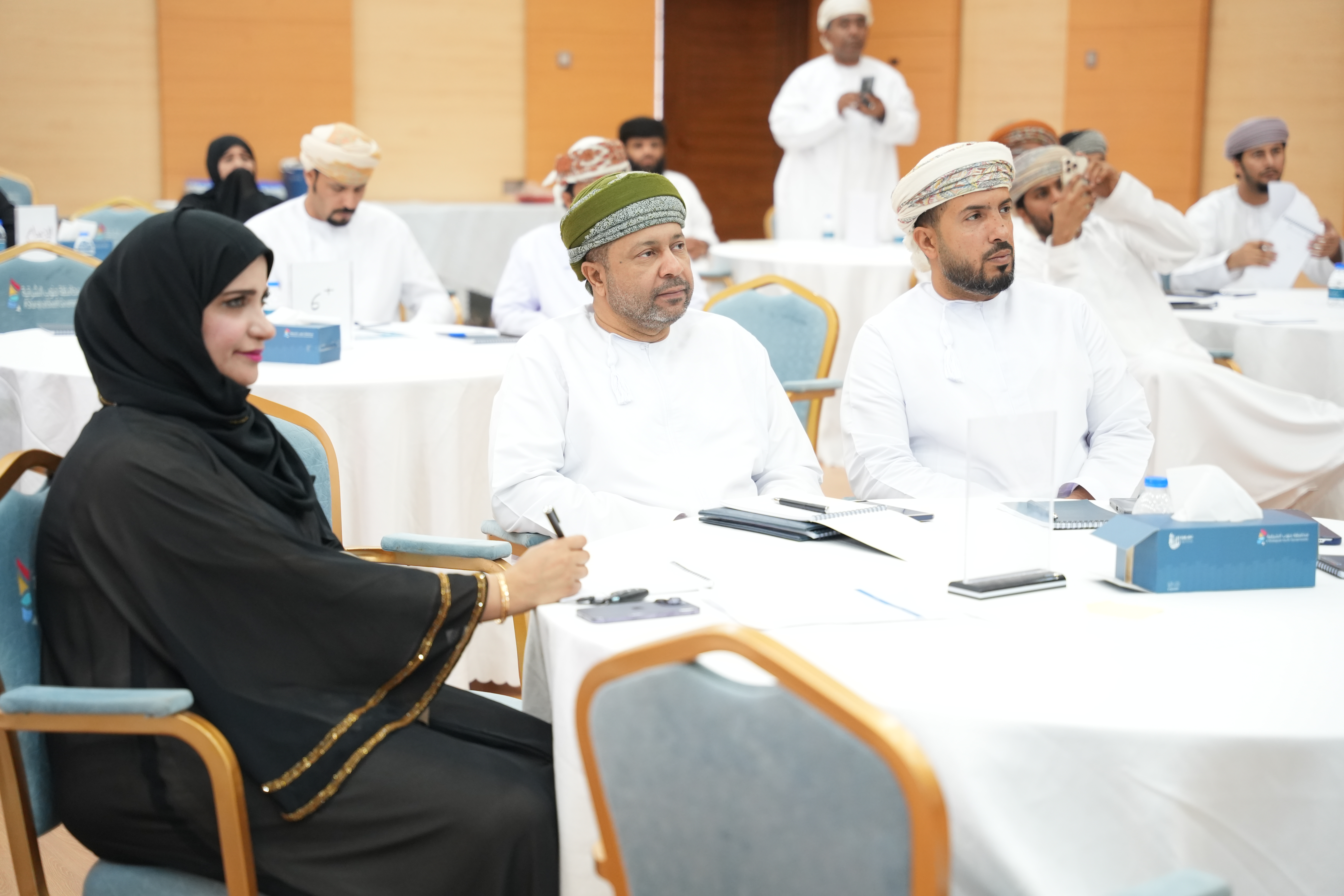 عدد من الحضور في ولرشة تدريبية