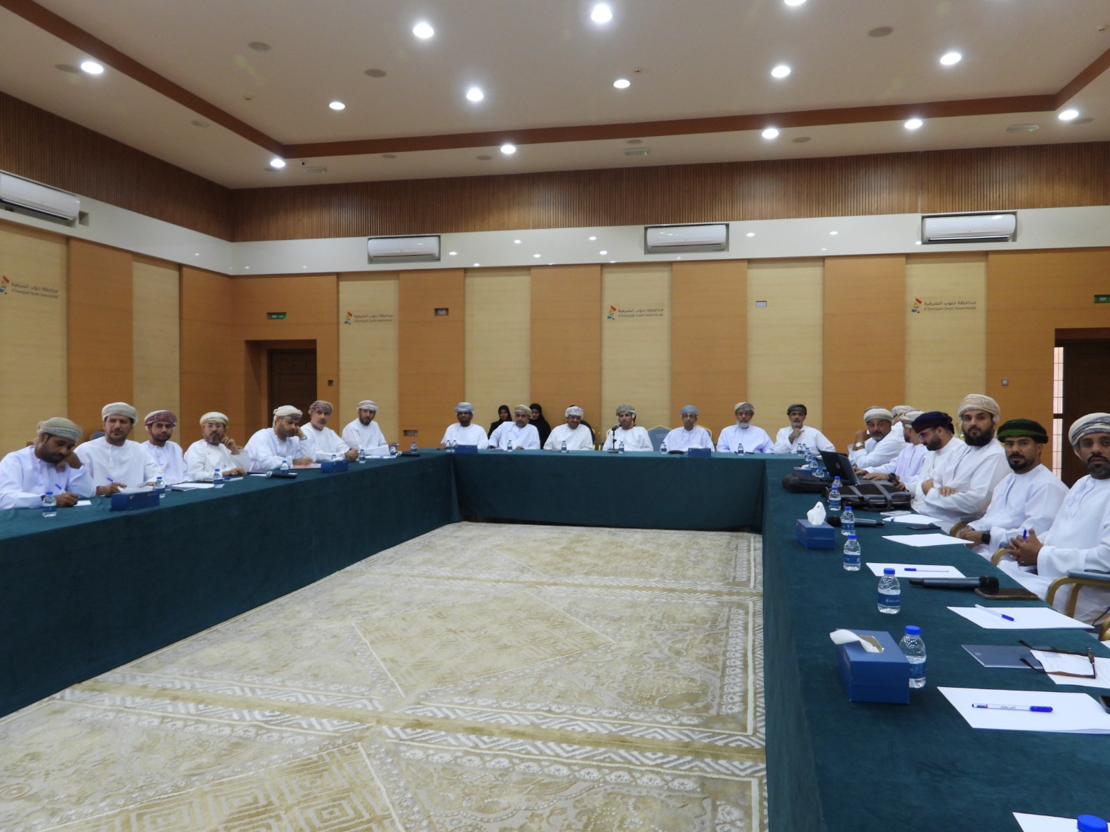 اجتماع والي صور مع المختصين لمناقشة  الدراسات الاستشارية التنموية بنيابة راس الحد