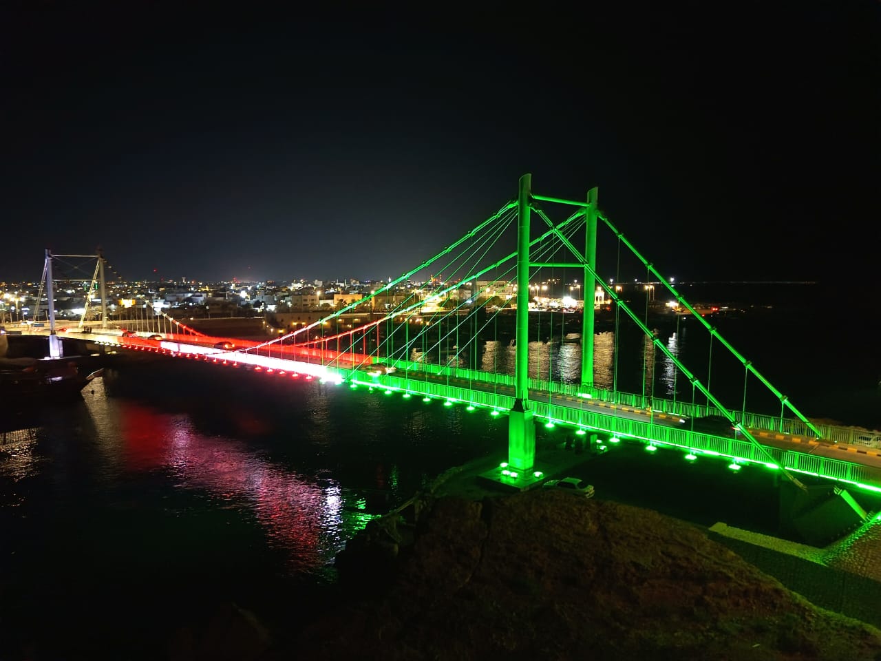 تظهر في الصورة جسر العيجة