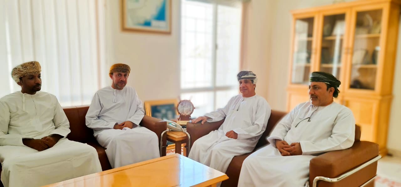 نائب والي صور بنيابة طيوي مع المختصيين لمناقشة مشروع كاسر الأمواج